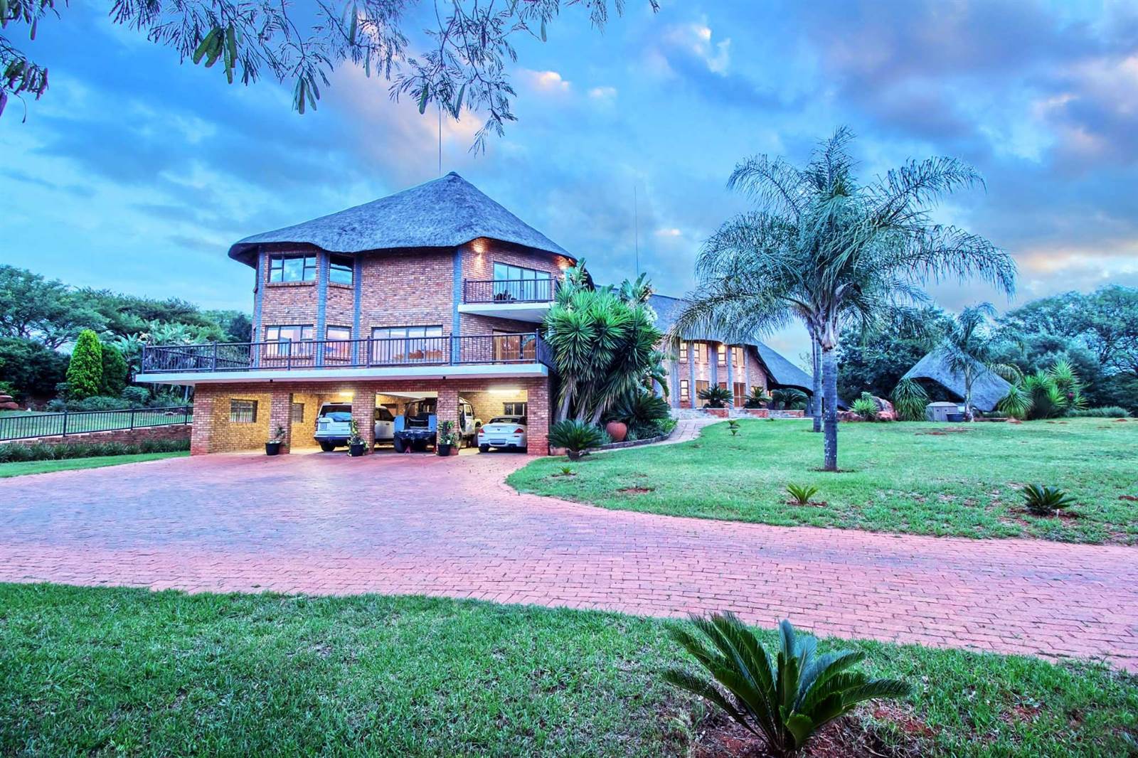 9 Bed House in Mooikloof Equestrian Estate photo number 5