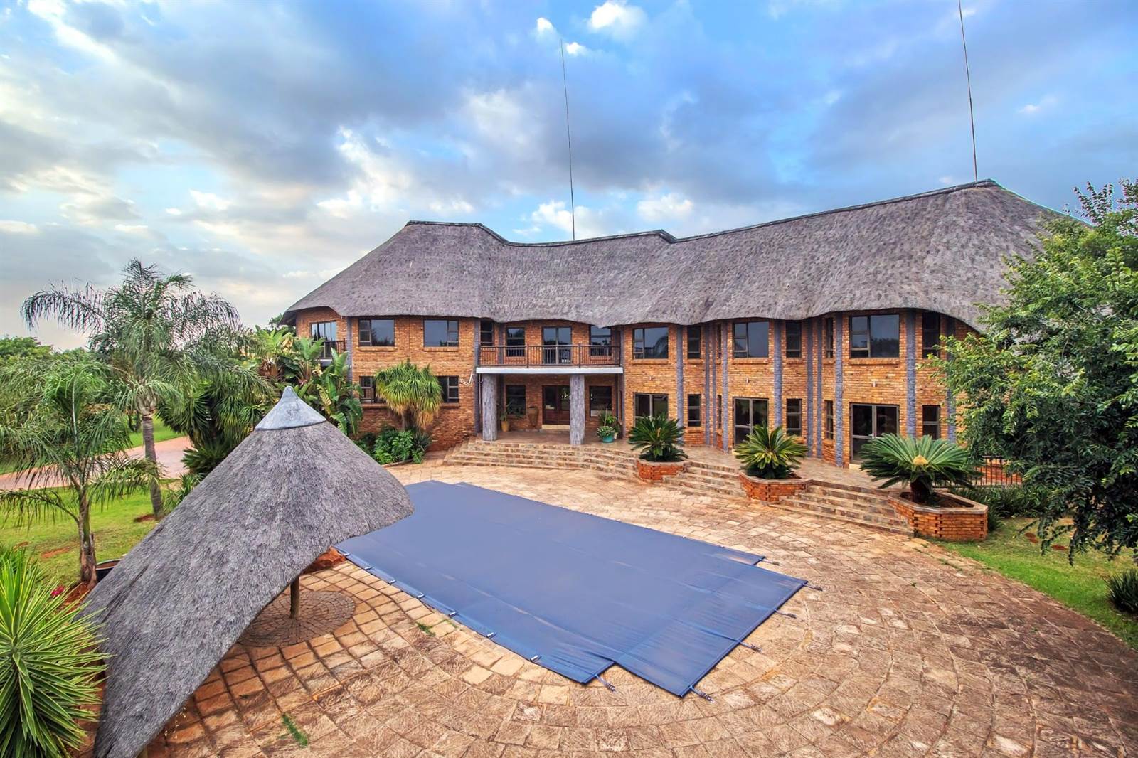 9 Bed House in Mooikloof Equestrian Estate photo number 3