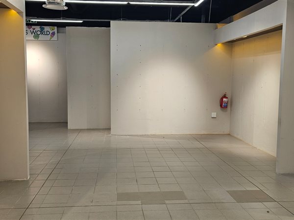 207  m² Retail Space