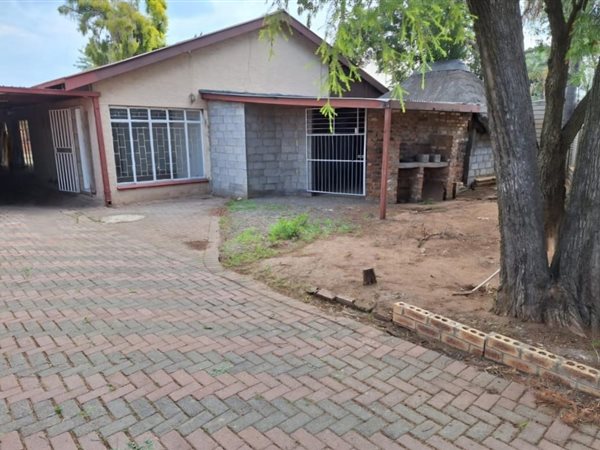 4 Bedroom House 4 Bedroom House