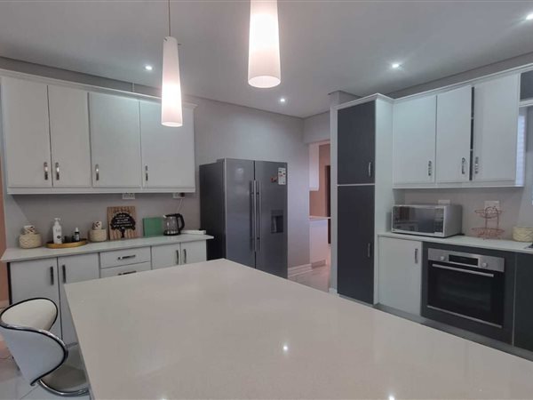 4 Bedroom House 4 Bedroom House