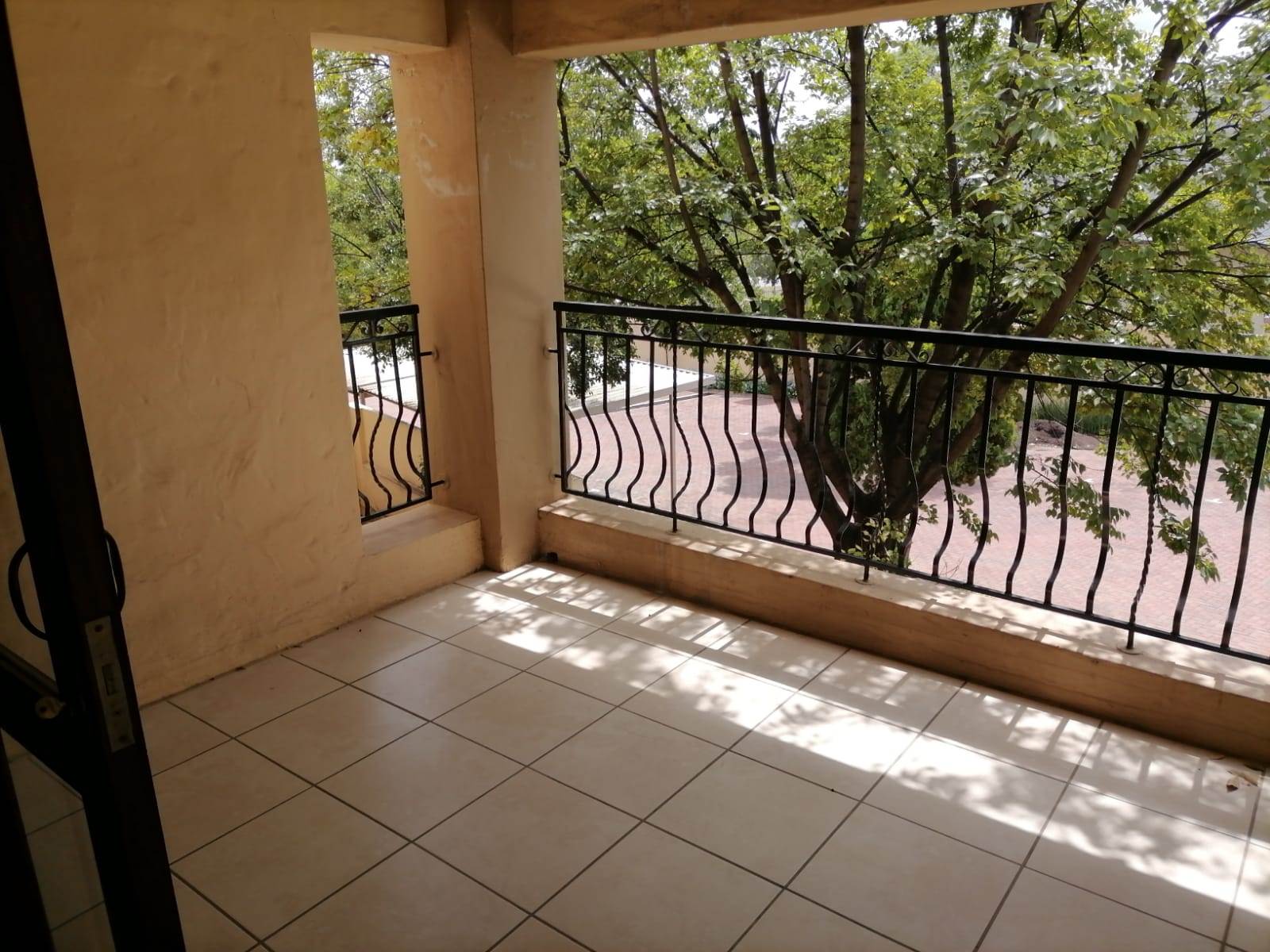2 Bed Apartment in Lonehill photo number 17