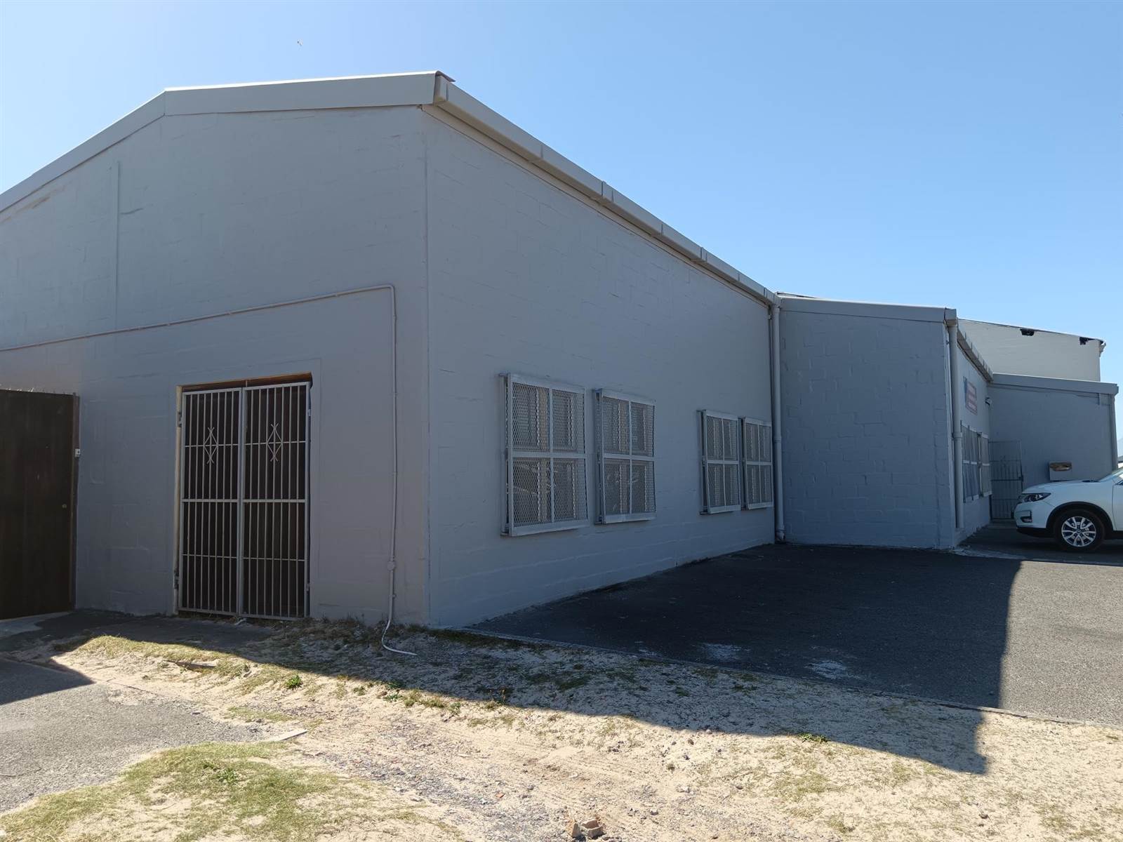 605  m² Commercial space in Strandfontein photo number 13