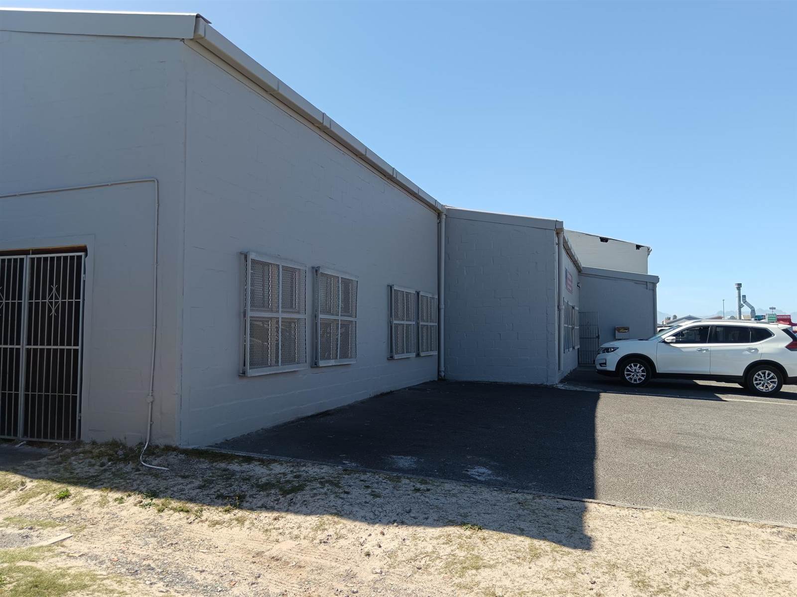 605  m² Commercial space in Strandfontein photo number 12