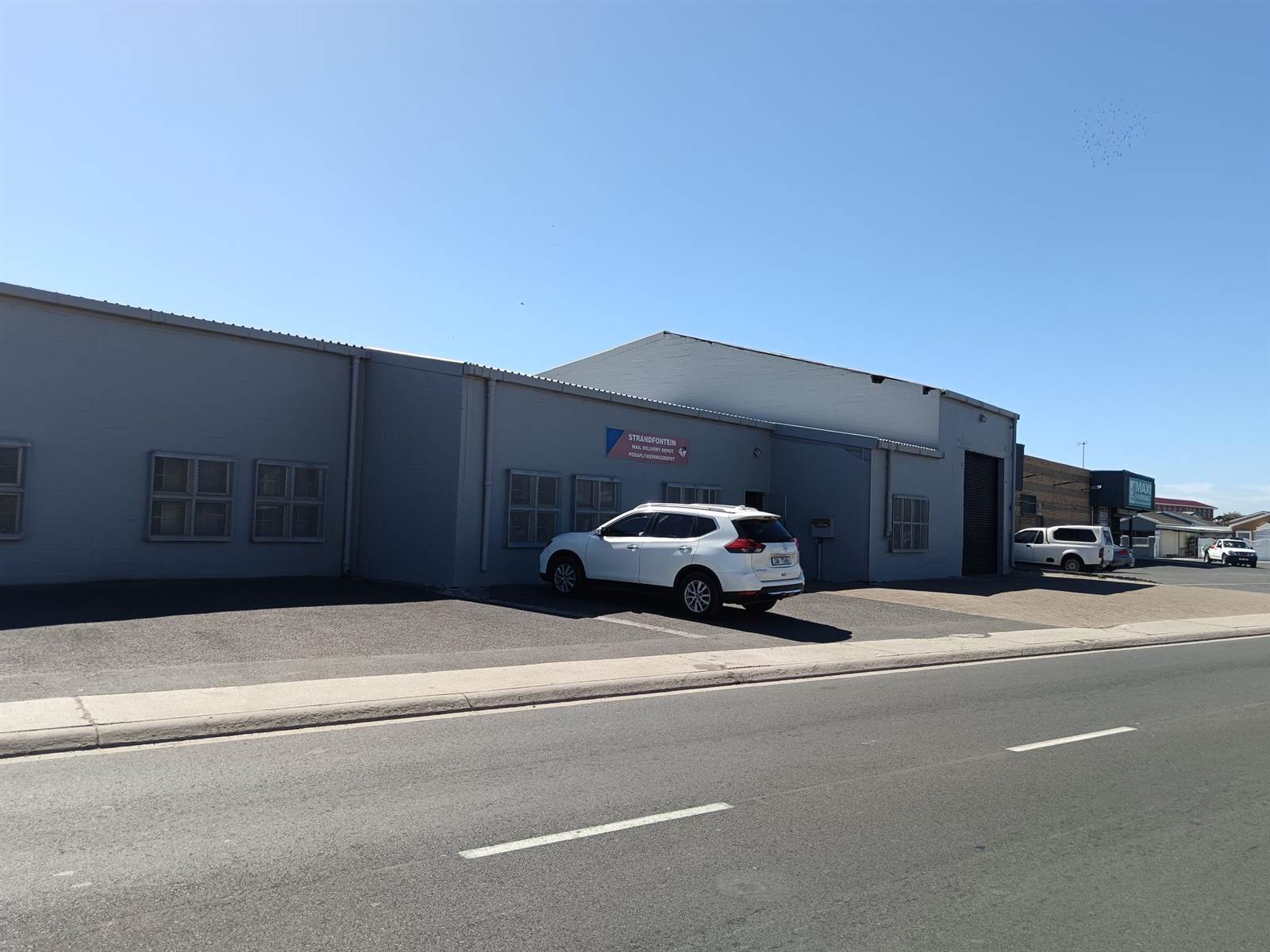 605  m² Commercial space in Strandfontein photo number 7