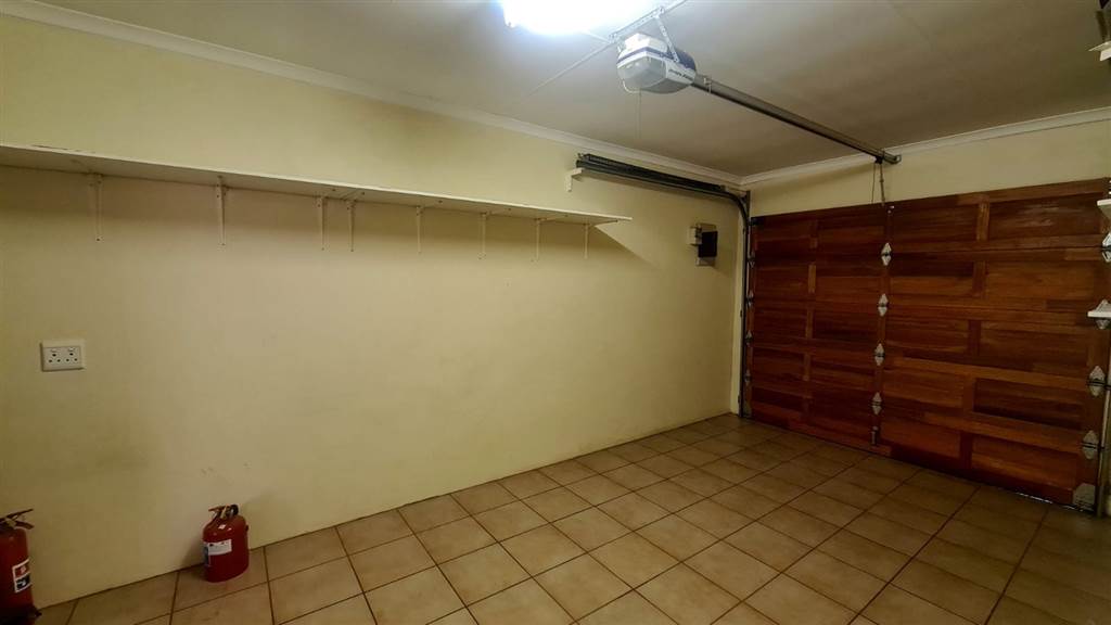 2 Bed Townhouse in Universitas photo number 22