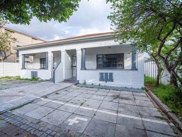 9 Bed House in Maitland
