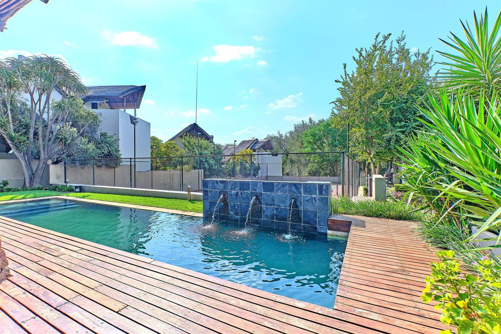 2 Bed Apartment in Douglasdale photo number 21