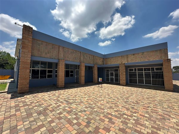 525  m² Commercial space in Lambton