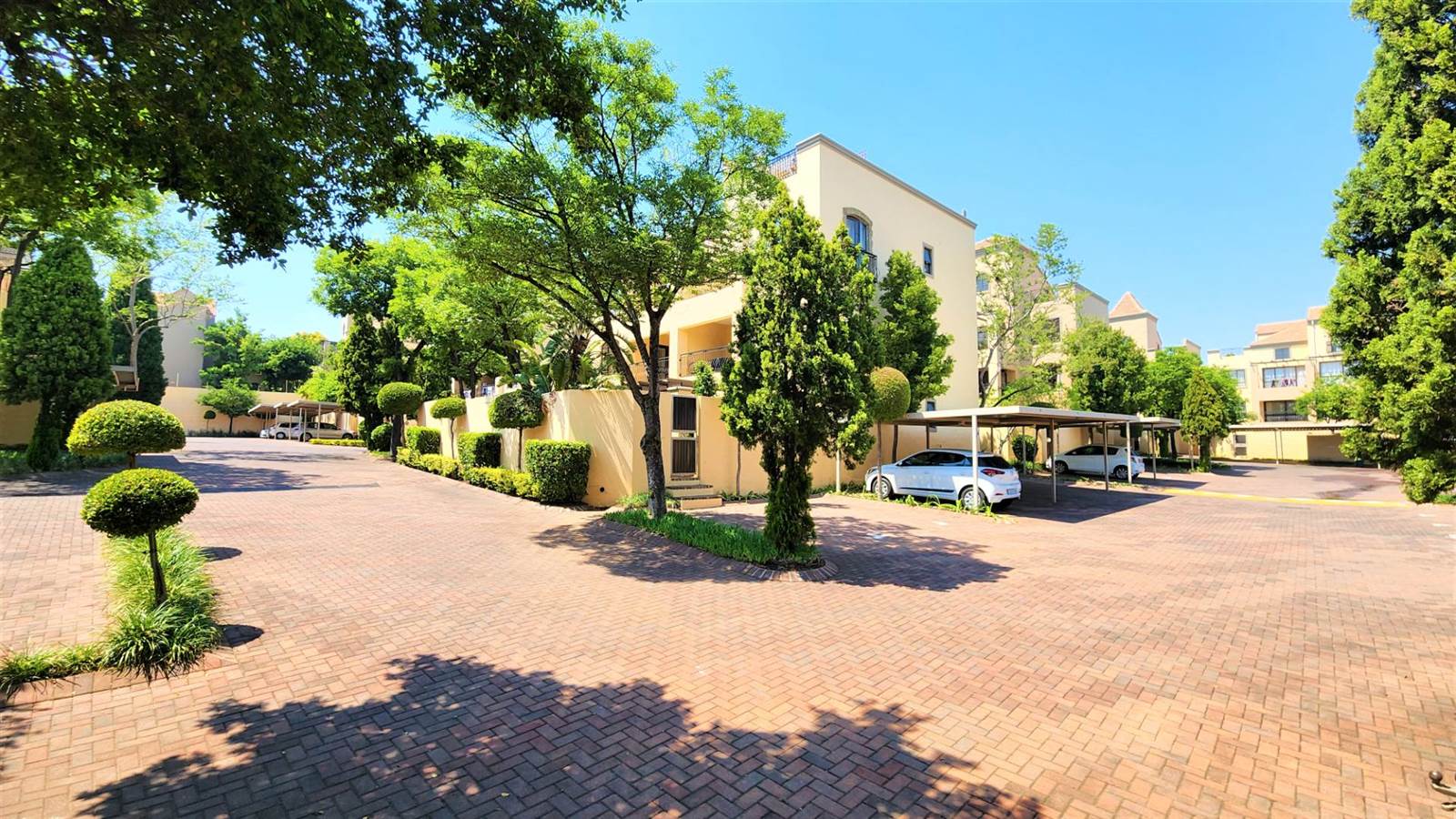 2 Bed Apartment in Lonehill photo number 16