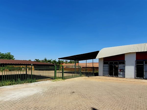 135  m² Commercial space