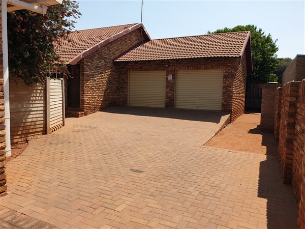 2 Bedroom Townhouse 2 Bedroom Townhouse