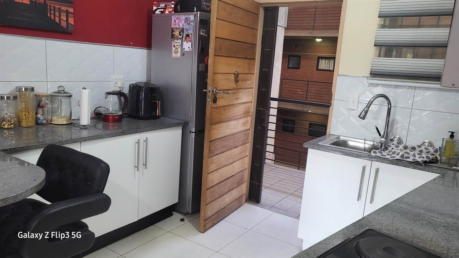 Bachelor apartment in Braamfontein Werf photo number 3