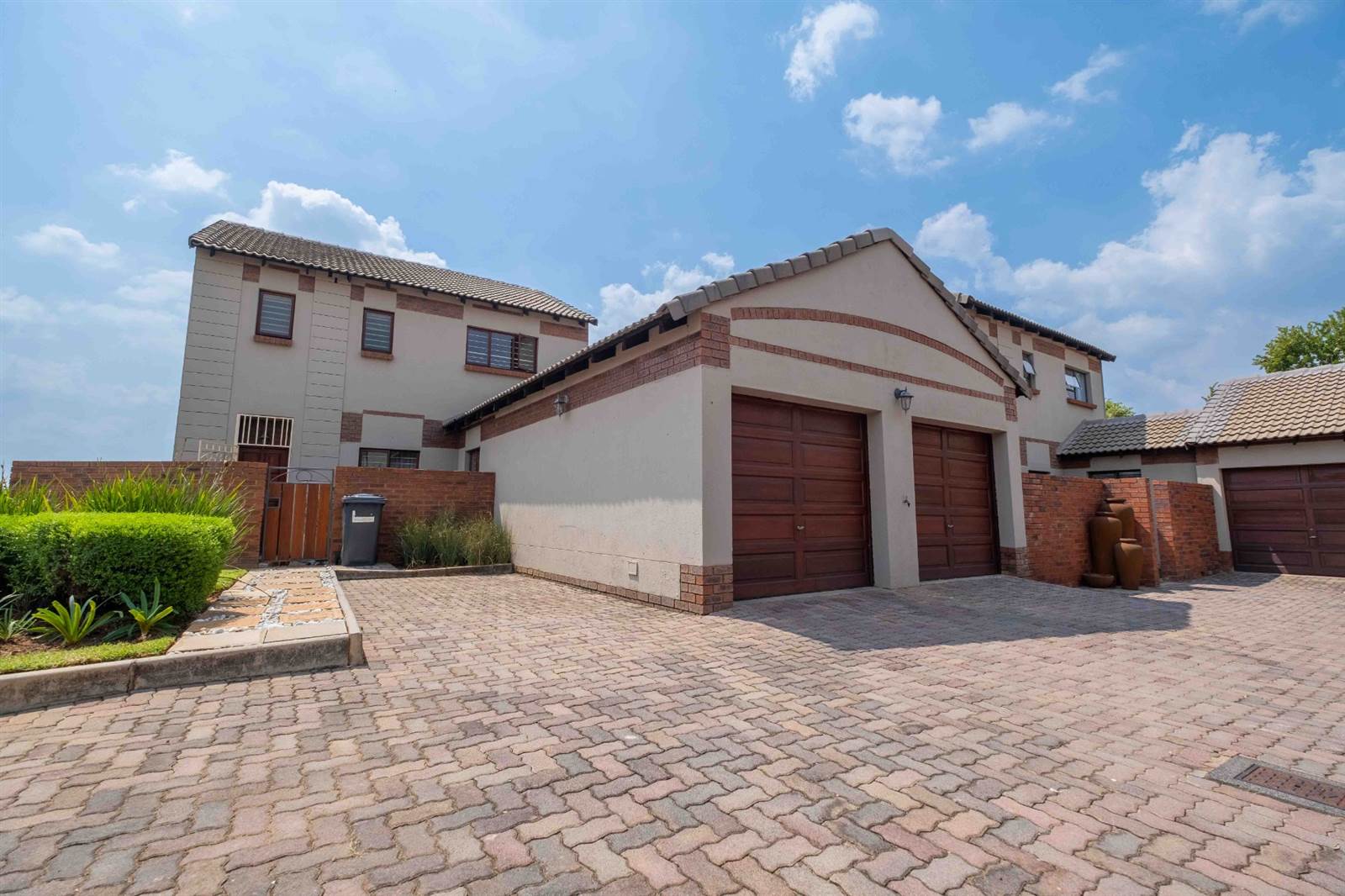 4 Bed House in Rietvlei Heights Country Estate photo number 1