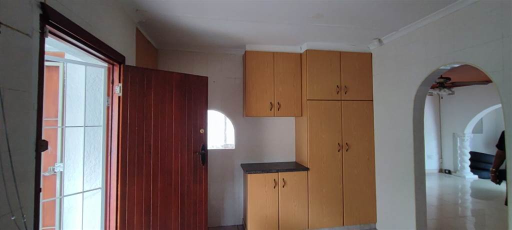 3 Bed House in Kharwastan photo number 5