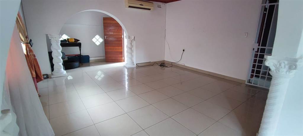 3 Bed House in Kharwastan photo number 8