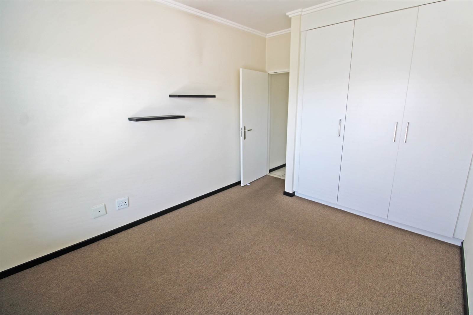 2 Bed Apartment in Bryanston photo number 12