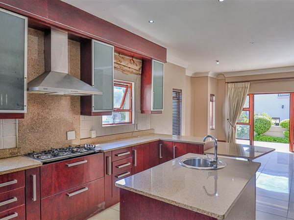 4 Bedroom House 4 Bedroom House