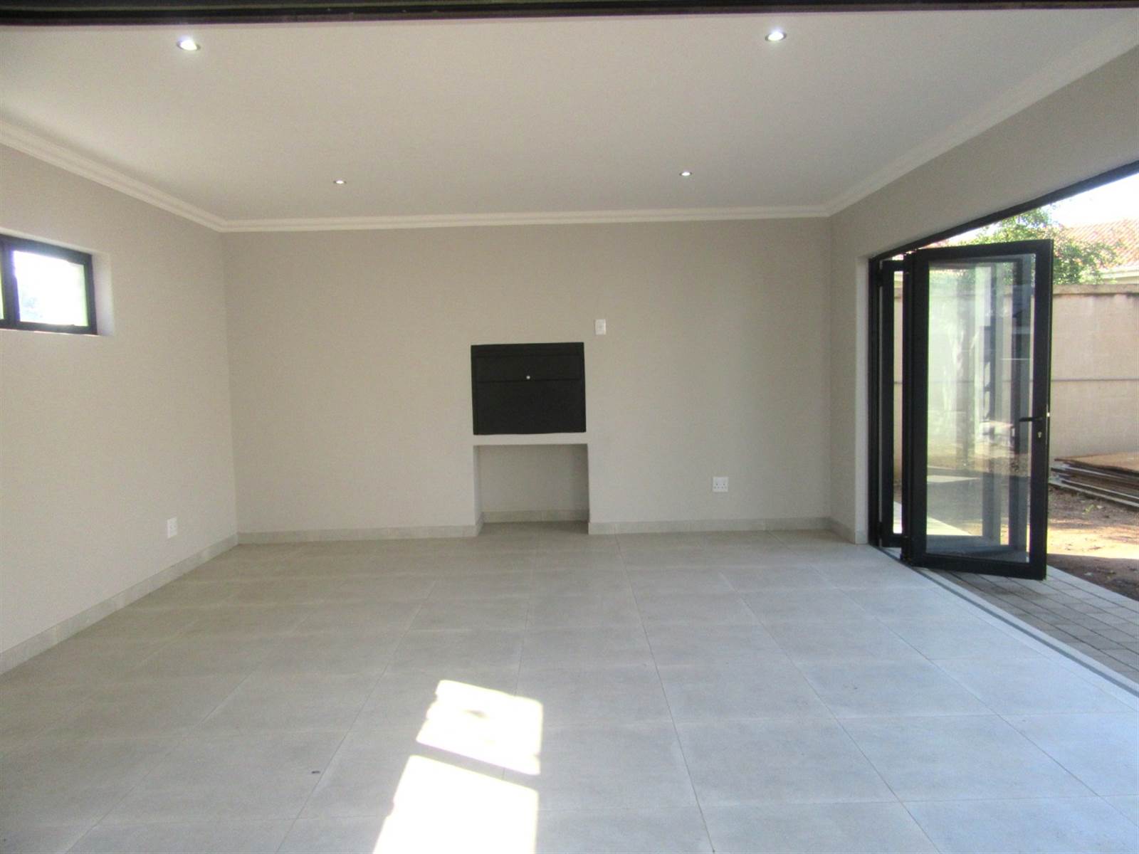 5 Bed House in Silverwoods Country Estate photo number 20