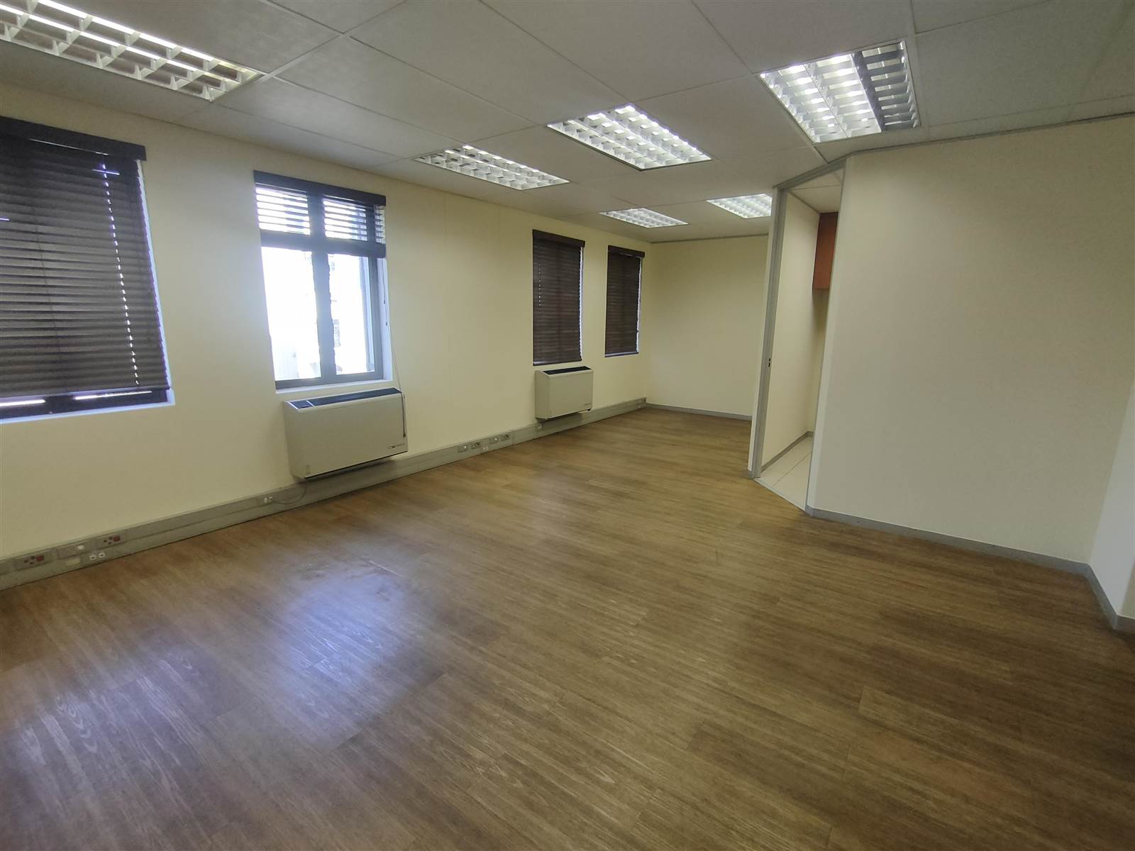 323  m² Commercial space in Tyger Valley photo number 14