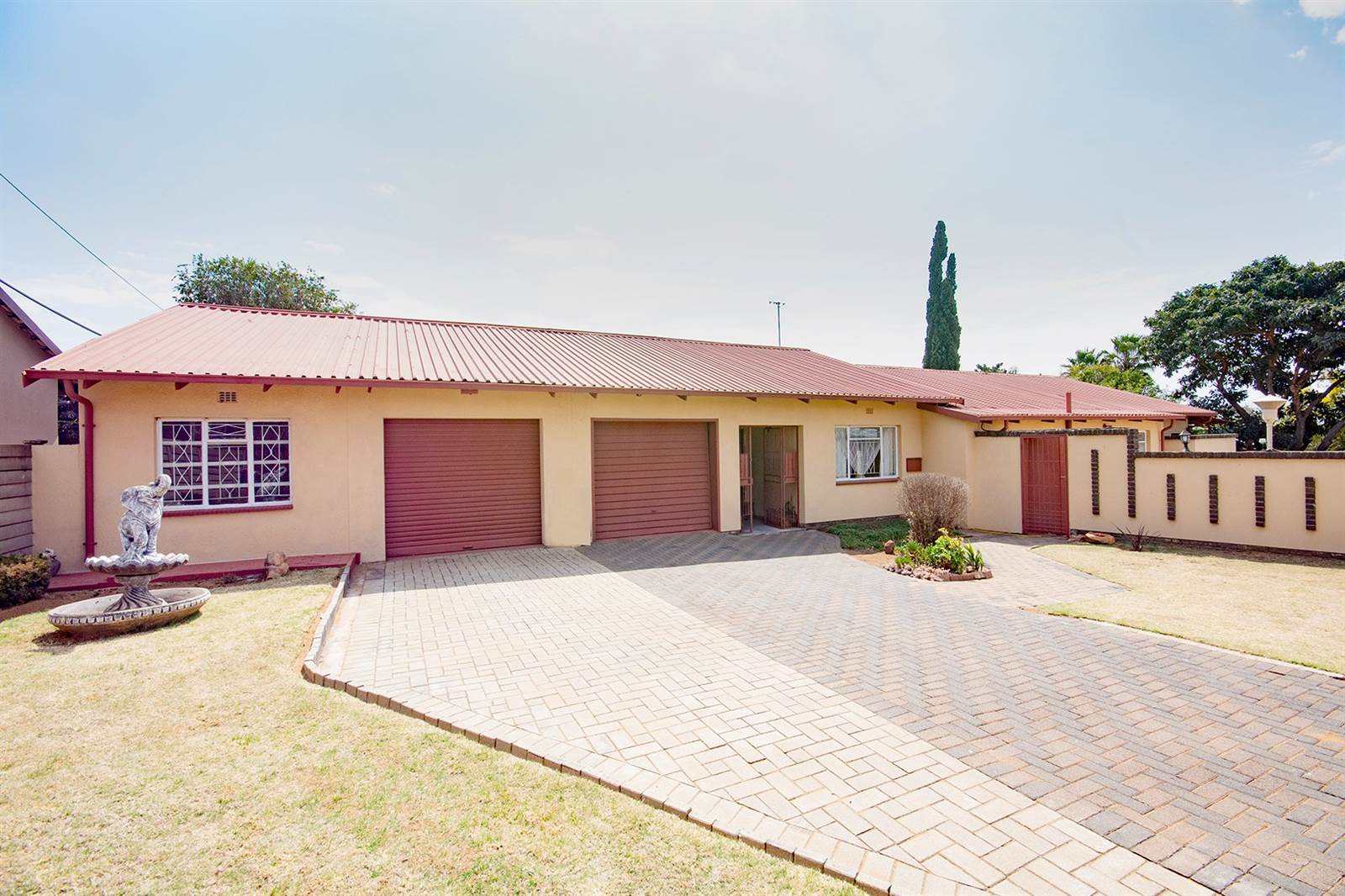 4 Bed House in Rensburg photo number 1
