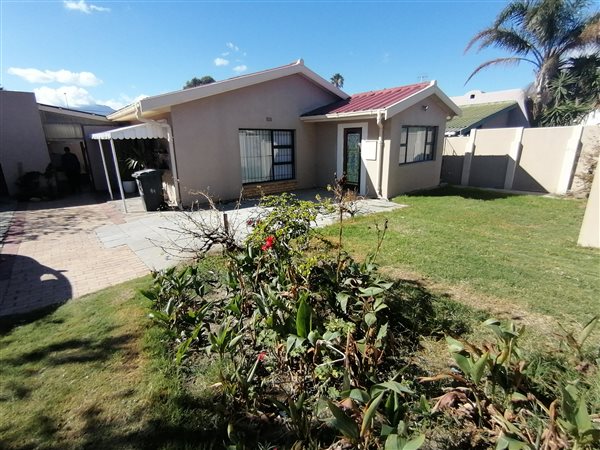 5 Bed House in Strand South