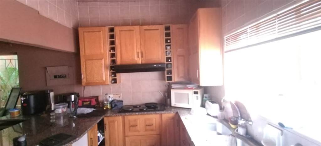 3 Bed House in Dorandia photo number 6