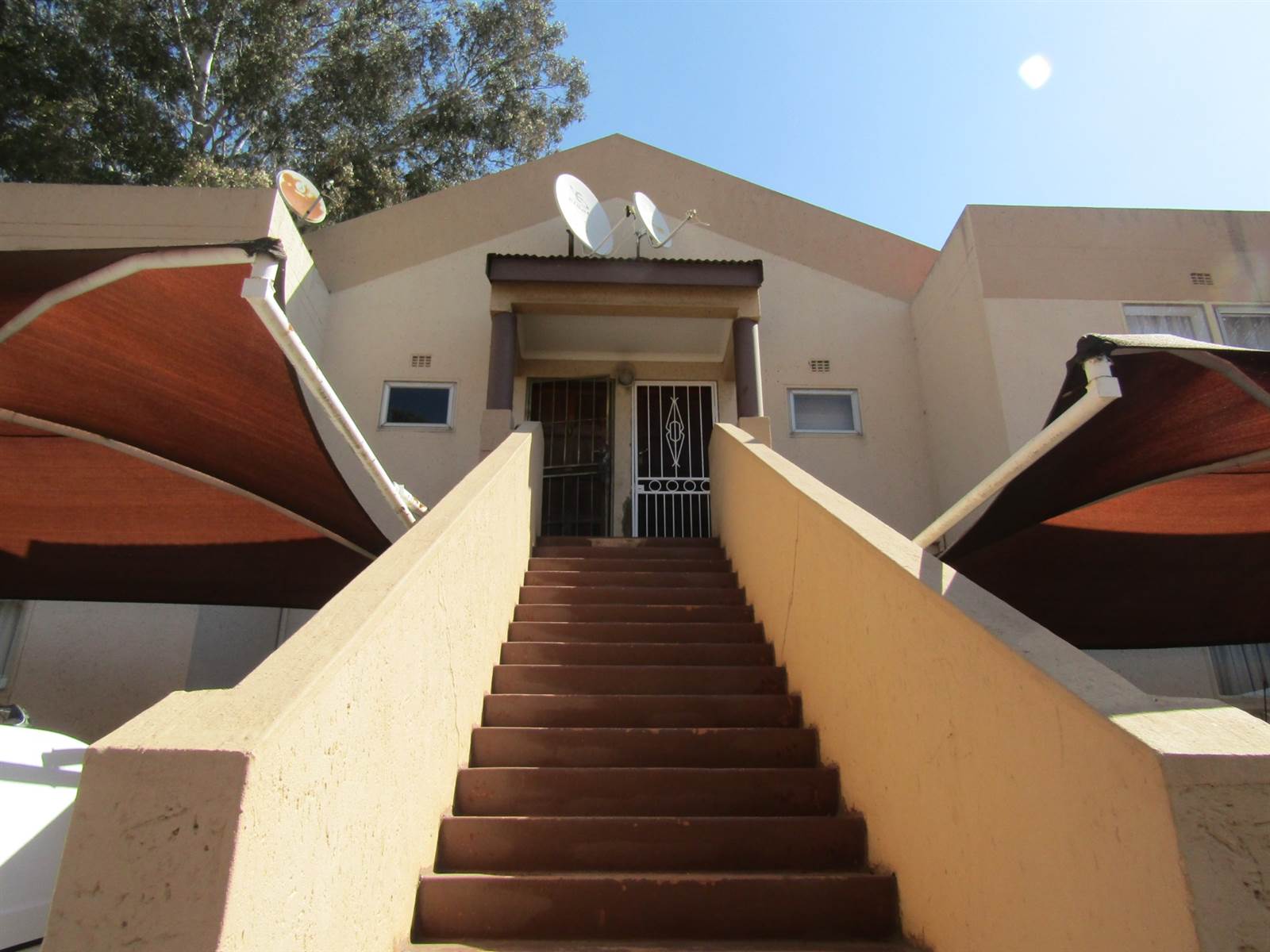 2 Bed Townhouse in Meredale photo number 19
