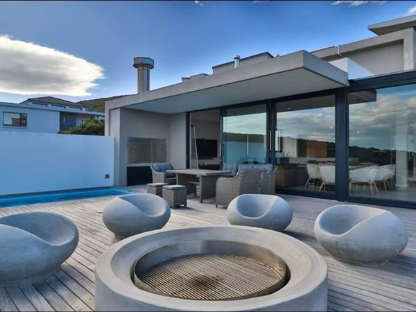 4 Bedroom House 4 Bedroom House
