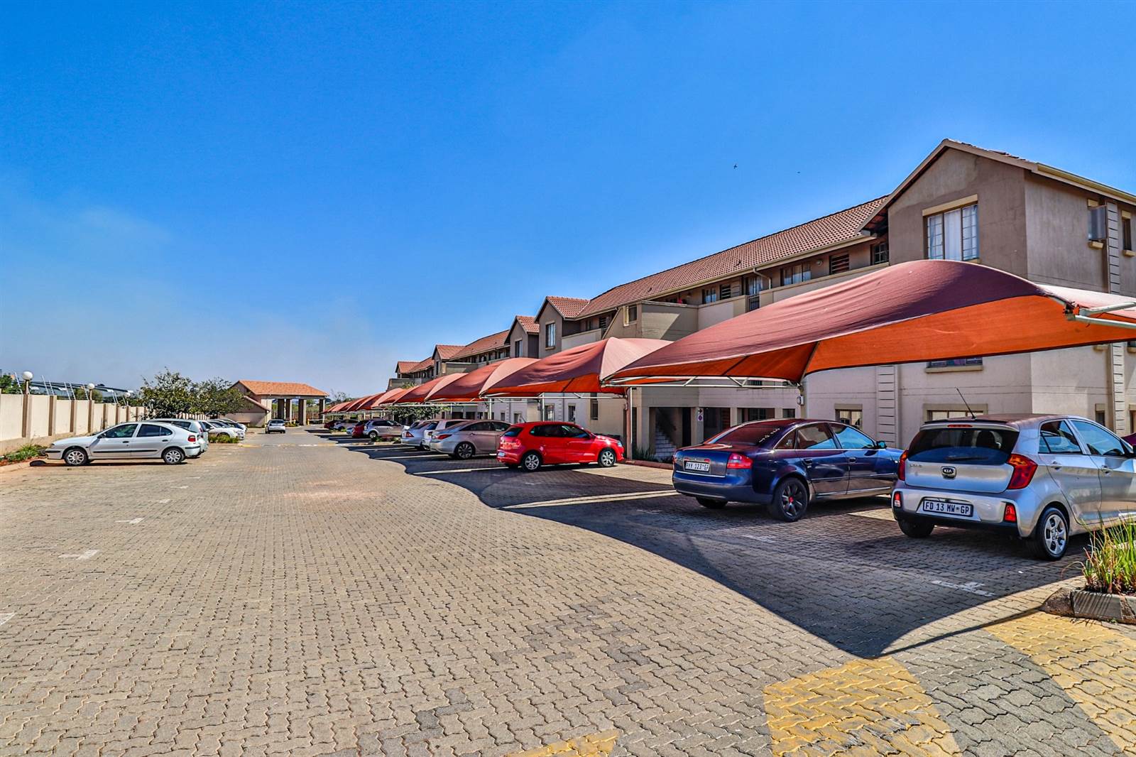 2 Bed Apartment in Benoni South photo number 10