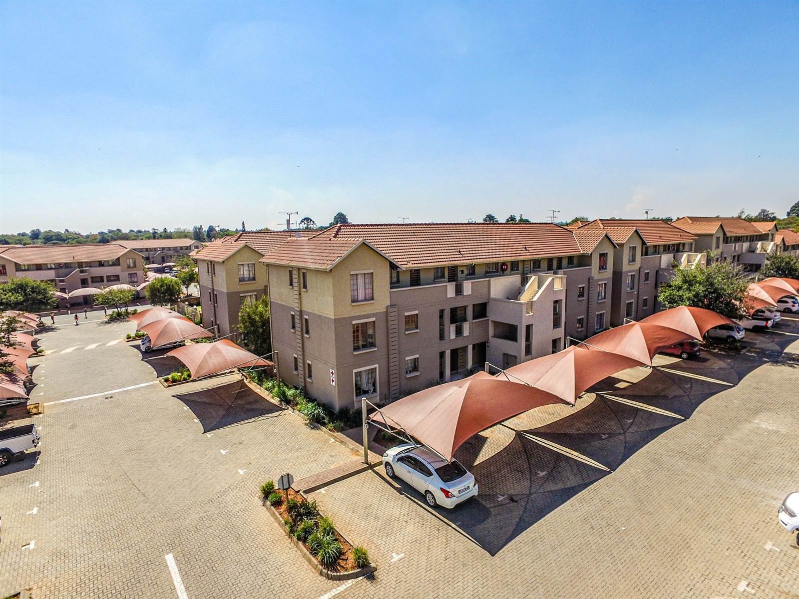 2 Bed Apartment in Benoni South photo number 11