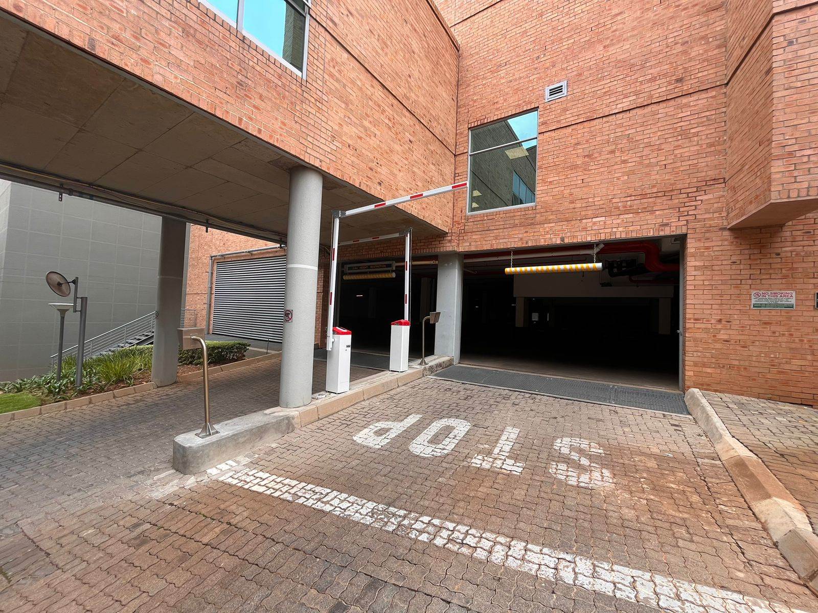 3049  m² Commercial space in Constantia Kloof photo number 18