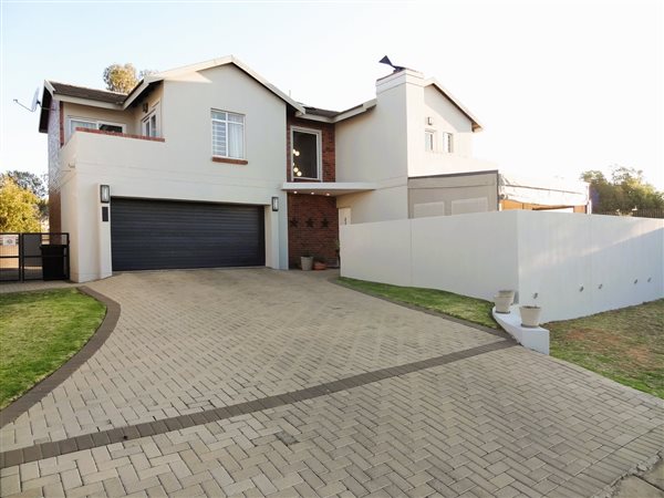 4 Bedroom Townhouse 4 Bedroom Townhouse