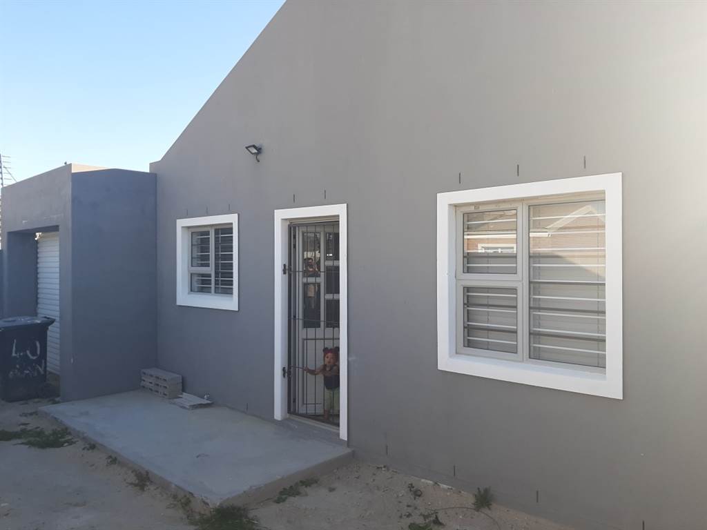 3 Bed House in Macassar photo number 1
