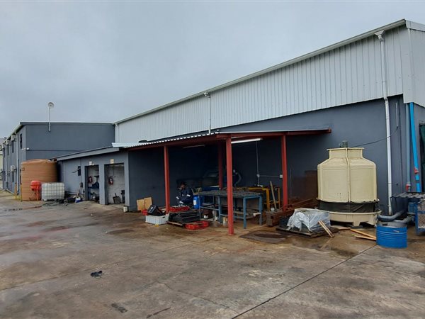 3 700  m² Industrial space