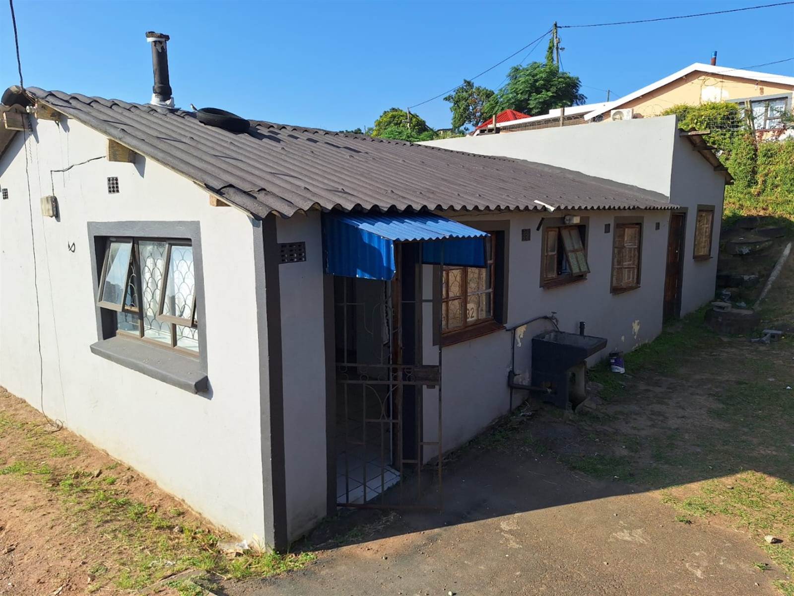 8 Bed House in Umlazi photo number 1