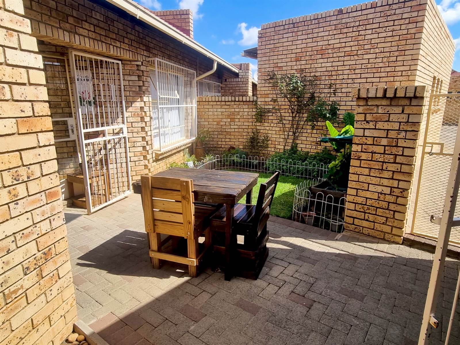 2 Bed Townhouse in Uitsig photo number 8