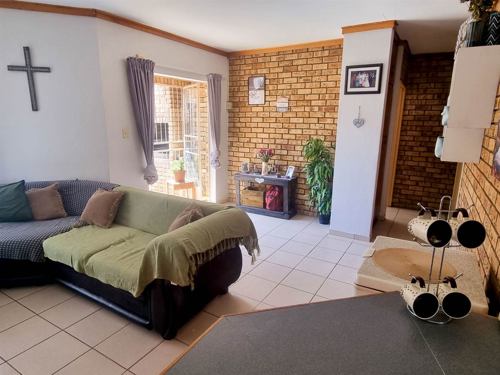 2 Bed Townhouse in Uitsig photo number 12