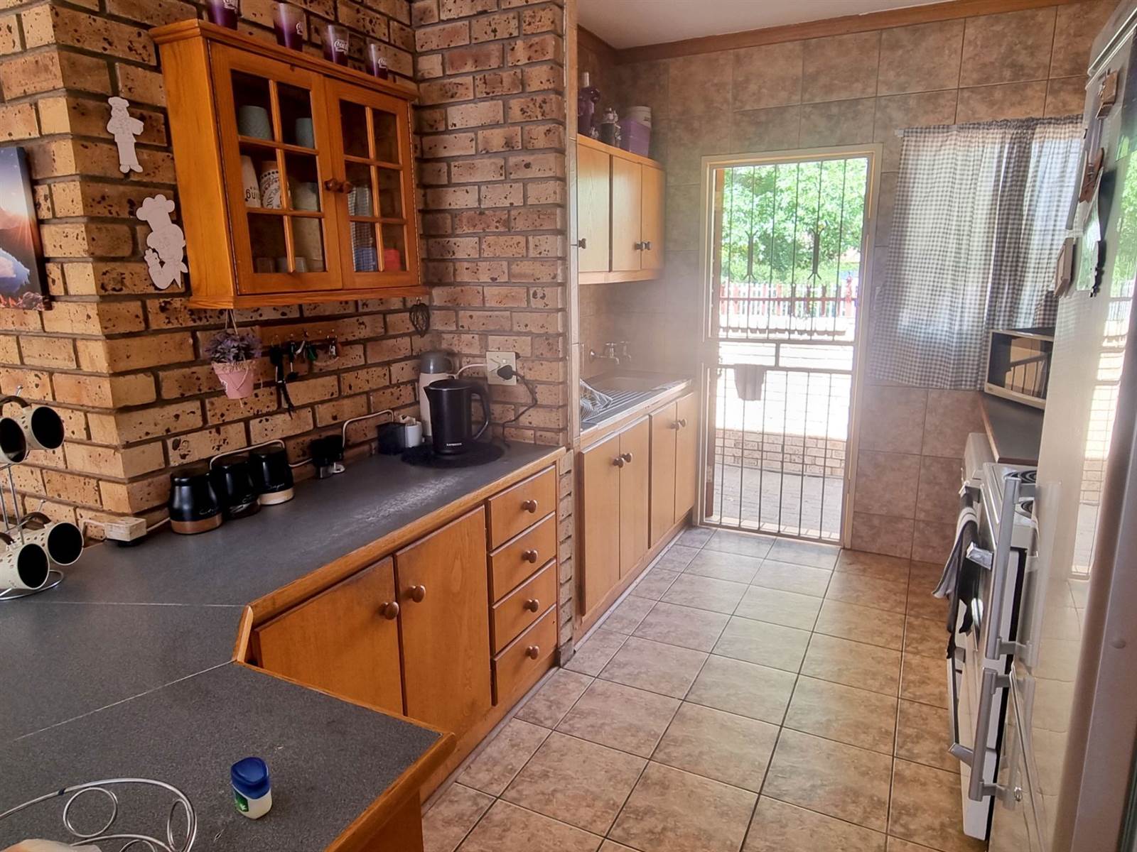 2 Bed Townhouse in Uitsig photo number 16