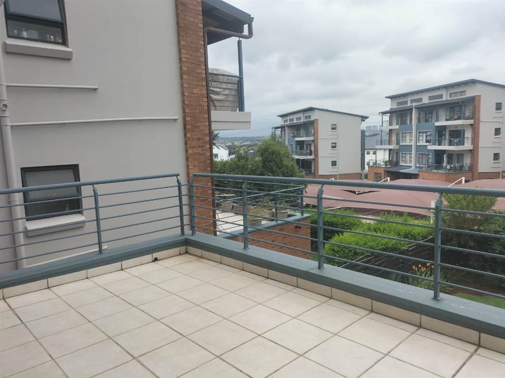 2 Bed Townhouse in Greenstone Hill photo number 15