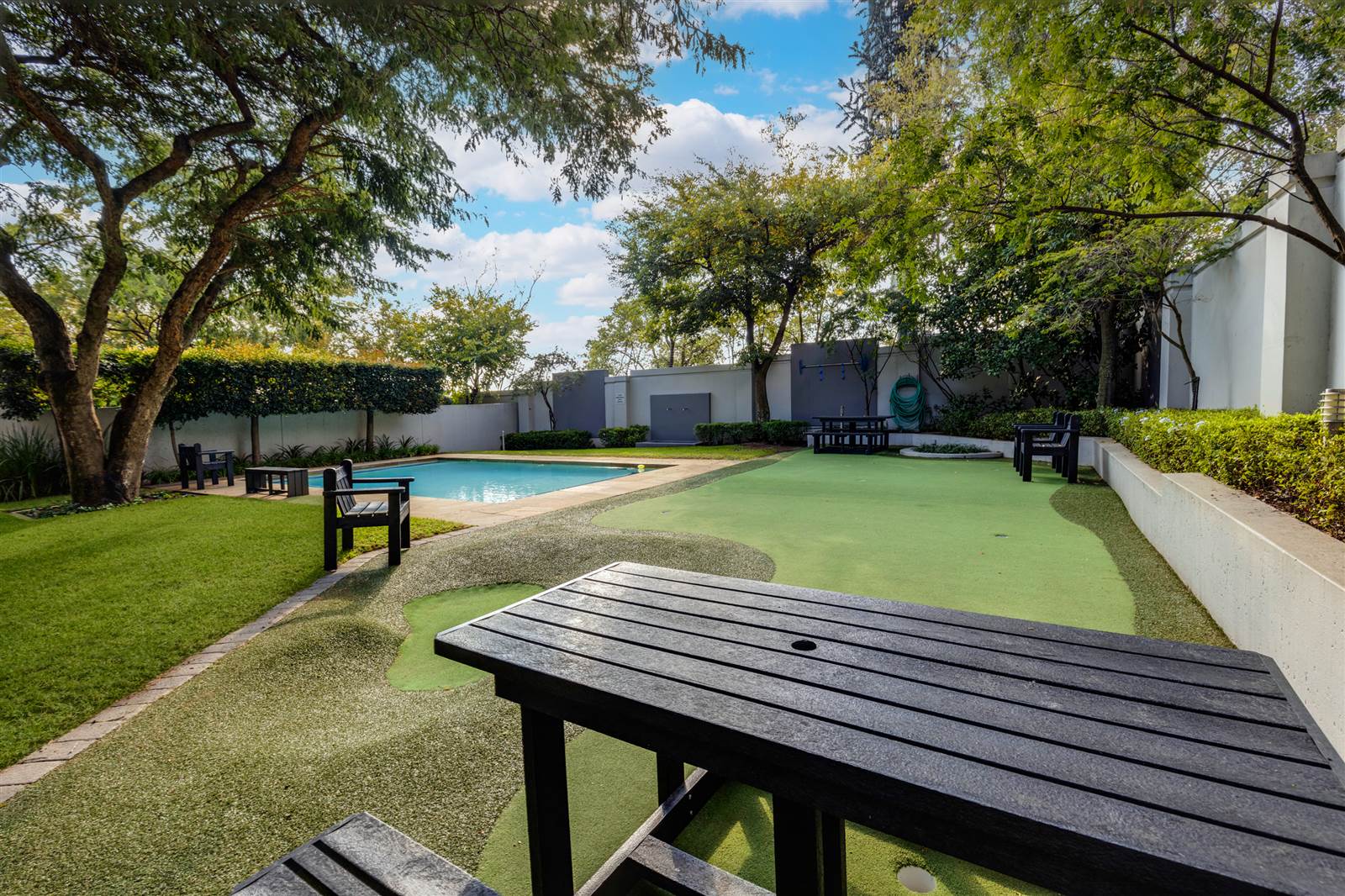 1 Bed Apartment in Douglasdale photo number 13
