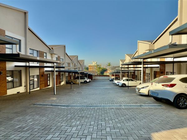 4 Bedroom Townhouse 4 Bedroom Townhouse