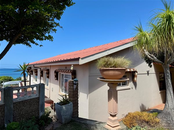 4 Bedroom House 4 Bedroom House