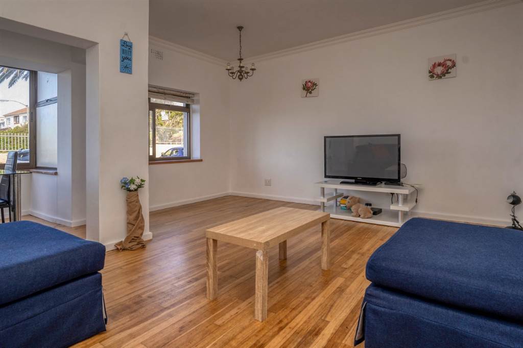 3 Bed Apartment in Fish Hoek photo number 4