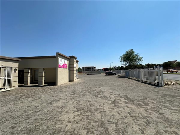 11  m² Commercial space