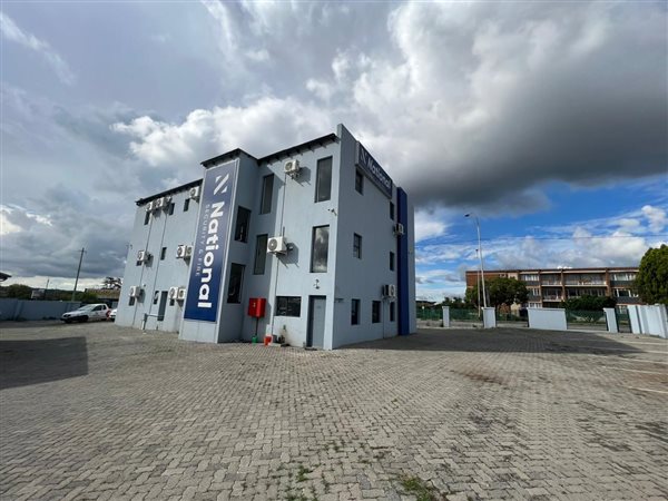 1035  m² Commercial space