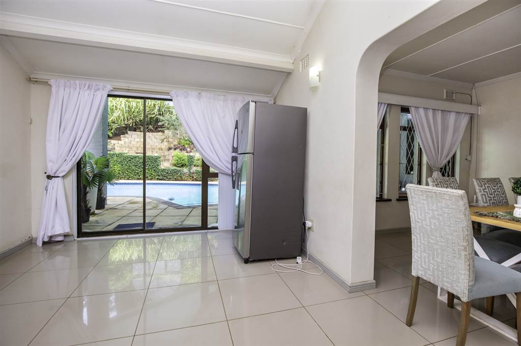 3 Bed House in La Lucia photo number 12