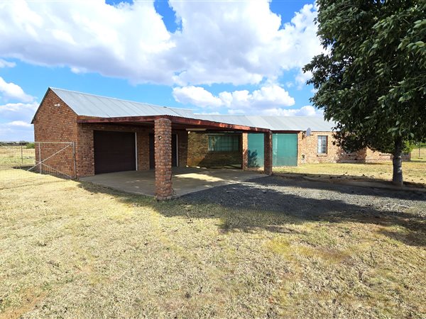4.4 ha Smallholding 4.4 ha Smallholding