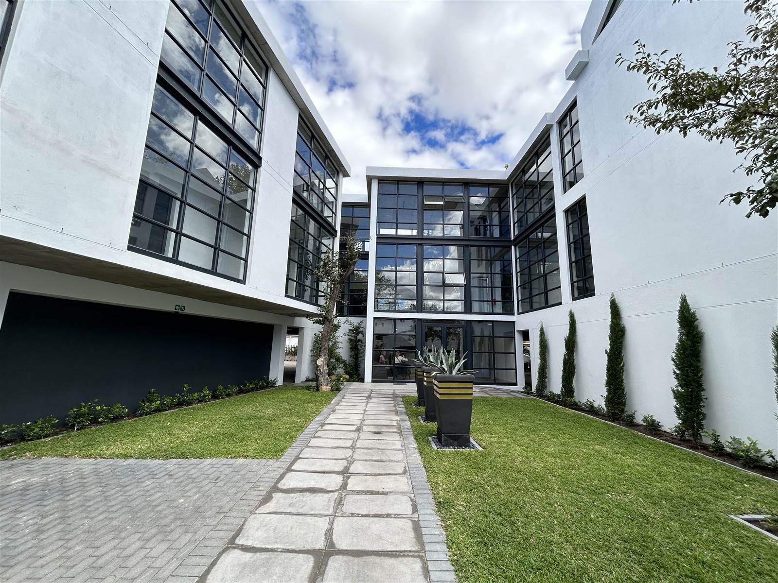 42  m² Commercial space in Stellenbosch Central photo number 2