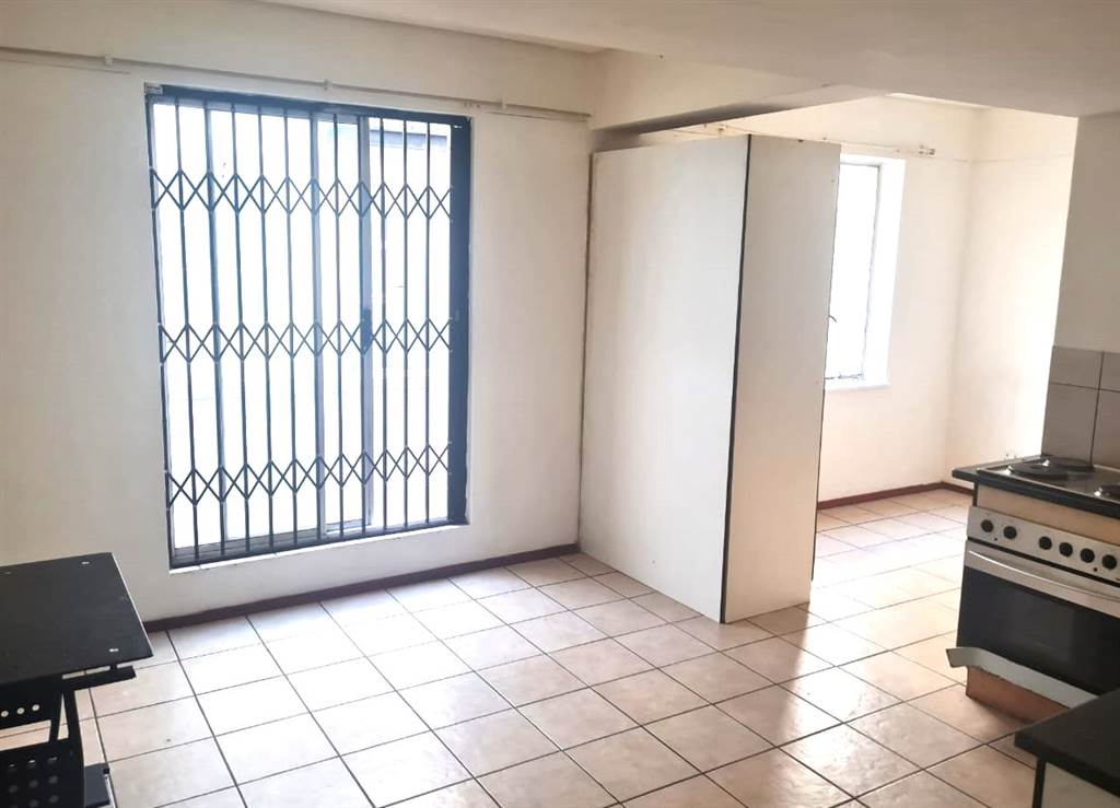 1 Bed Apartment in Braamfontein photo number 1